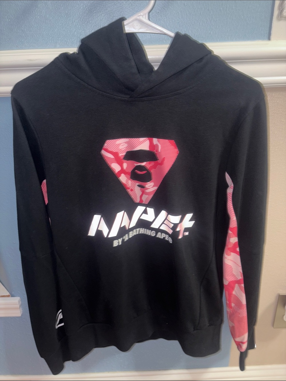 A BATHING APE hoodie 100% authentic
